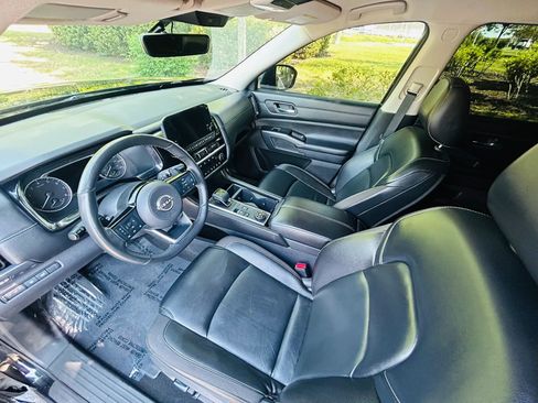Used 2023 Nissan Pathfinder SL AWD/4WD image 8