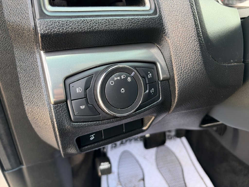 Used 2018 Ford Explorer XLT w/ Equipment Group 202A FWD image 17
