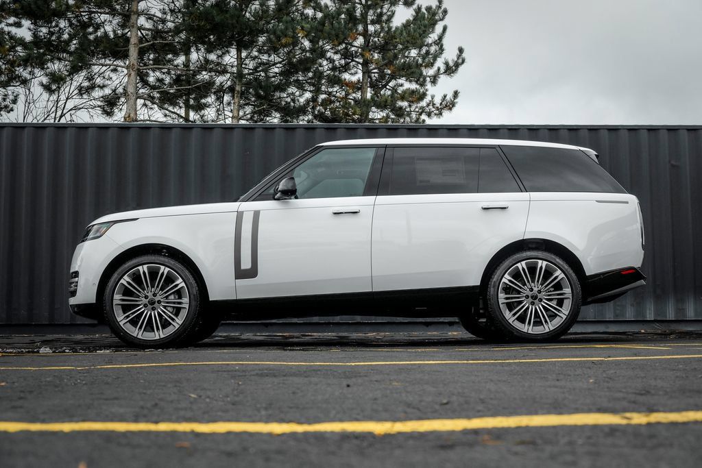 New 2026 Land Rover Range Rover Long Wheelbase SE AWD/4WD image 3