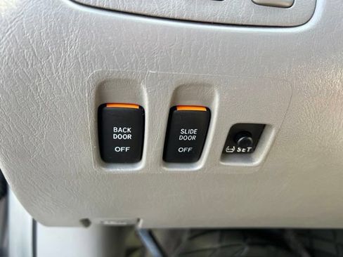 Used 2008 Toyota Sienna XLE FWD image 11
