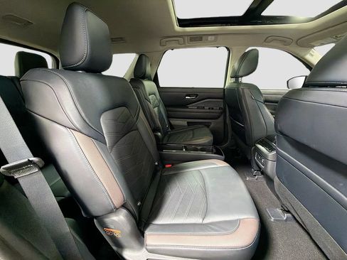 Used 2024 Nissan Pathfinder Platinum AWD/4WD image 31