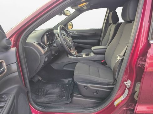 Used 2017 Jeep Grand Cherokee Laredo w/ Quick Order Package 2BE image 18