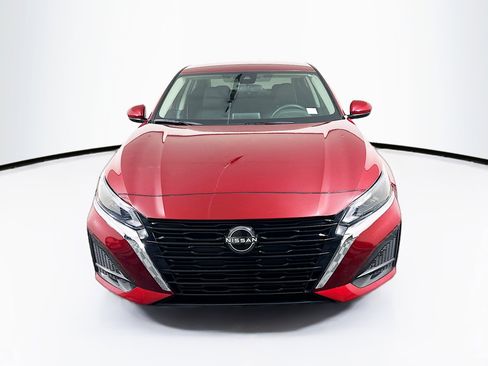 Used 2023 Nissan Altima 2.5 SV image 2