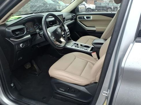 Used 2022 Ford Explorer XLT w/ Equipment Group 202A image 16