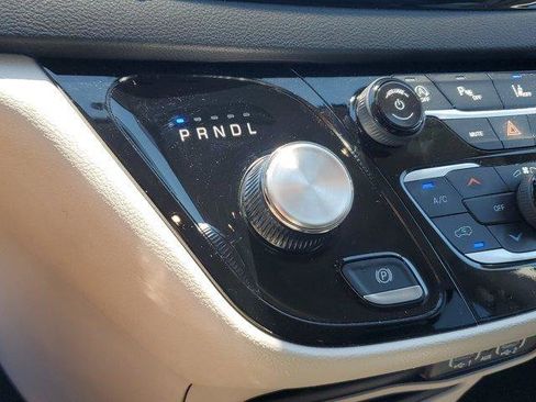 Used 2024 Chrysler Pacifica Touring-L FWD image 26