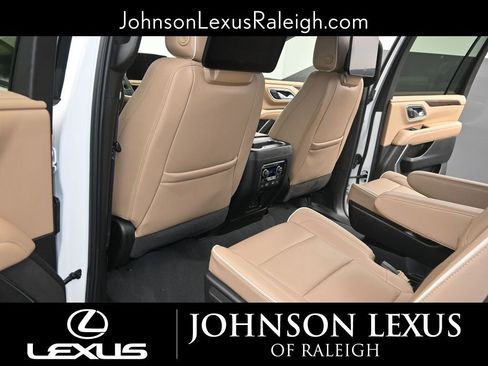 Used 2024 Chevrolet Suburban Premier AWD/4WD image 12