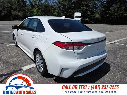Used 2020 Toyota Corolla LE FWD image 3