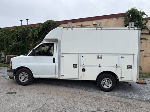 Used 2019 Chevrolet Express 3500 w/ Power Convenience Package RWD image 8
