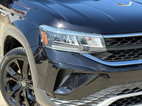 Used 2023 Volkswagen Taos SE image 3