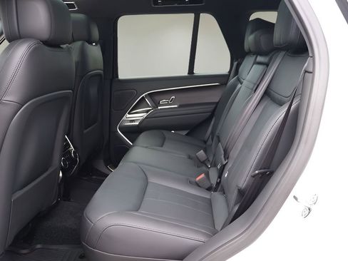 Used 2025 Land Rover Range Rover SE AWD/4WD image 13