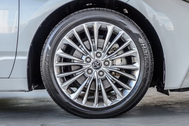 Used 2019 Toyota Avalon Limited FWD image 15