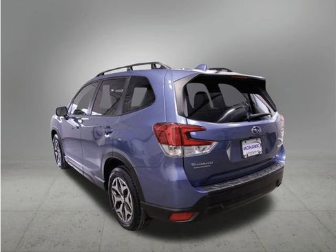 Used 2023 Subaru Forester Premium image 4