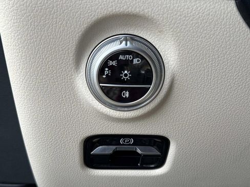 Used 2022 Mercedes-Benz C 300 4MATIC Sedan w/ Exclusive Trim Package image 41