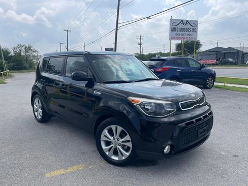 Used 2016 Kia Soul + FWD image 2