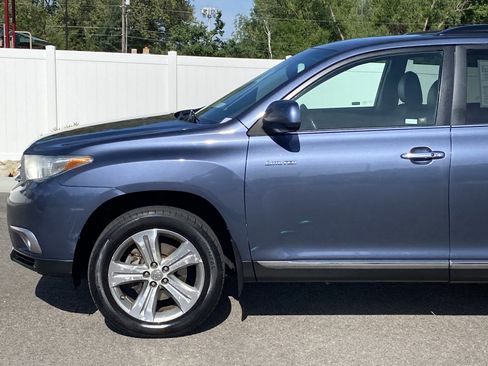 Used 2012 Toyota Highlander Limited w/ Tow Pkg AWD/4WD image 2