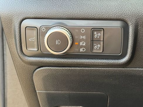 Certified 2022 Ford Explorer XLT w/ Equipment Group 202A RWD image 27