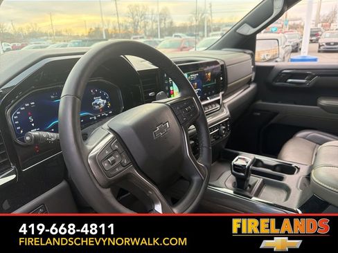 Used 2023 Chevrolet Silverado 1500 ZR2 image 38