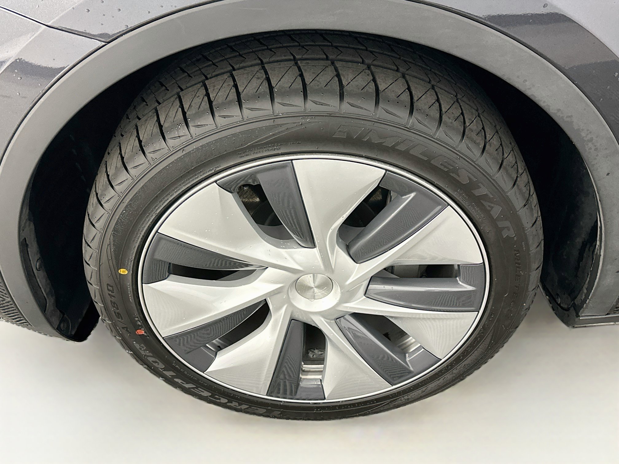 Used 2024 Tesla Model Y Long Range AWD/4WD image 11