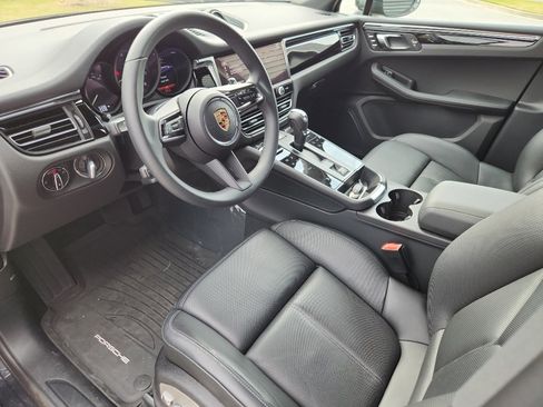 New 2025 Porsche Macan image 4