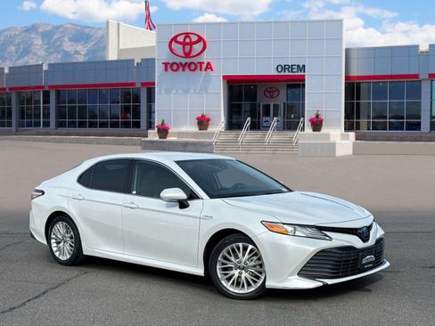 Used 2020 Toyota Camry XLE w/ Carpet Mat Package FWD image 1