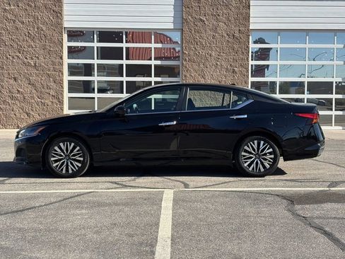 Used 2024 Nissan Altima 2.5 SV image 12