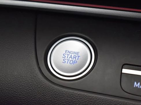 Used 2025 Hyundai Elantra SEL image 29