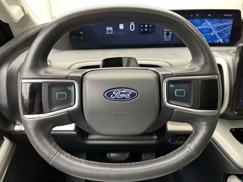 Used 2025 Ford Expedition Active AWD/4WD image 18