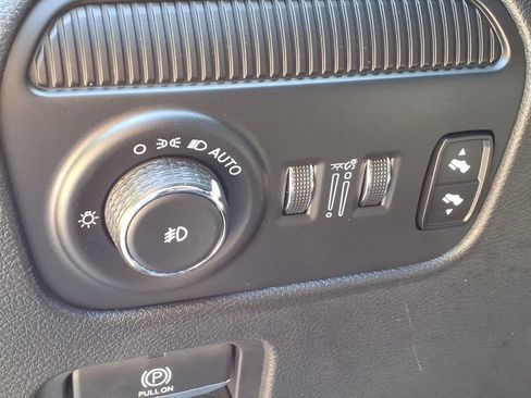 Used 2024 Jeep Wagoneer L Series III w/ Flexible Seating Group AWD/4WD image 25