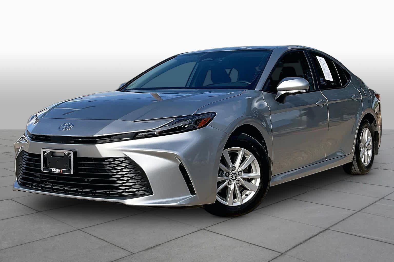 Used 2025 Toyota Camry LE FWD image 2