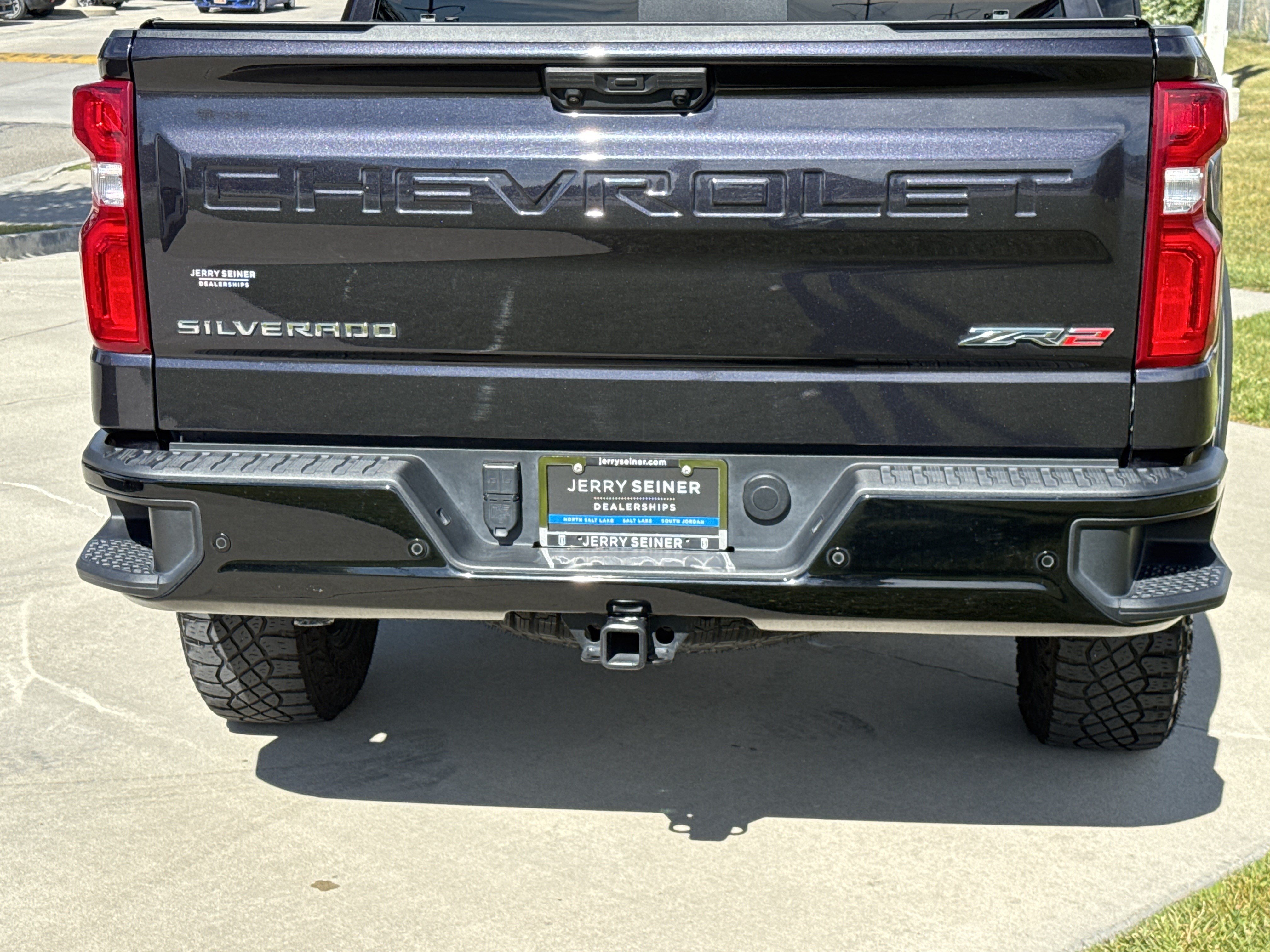 Used 2023 Chevrolet Silverado 1500 ZR2 w/ Technology Package AWD/4WD image 8