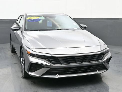 Certified 2025 Hyundai Elantra Sport image 9