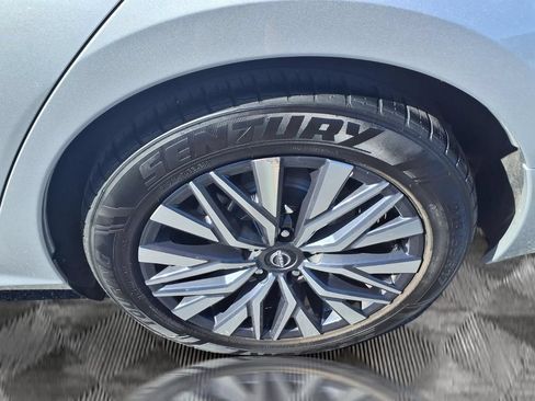 Used 2024 Nissan Altima 2.5 SV FWD image 19