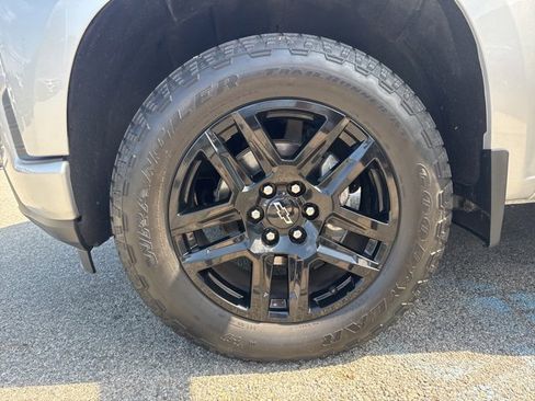 Used 2021 Chevrolet Silverado 1500 Custom w/ Rally Edition image 8