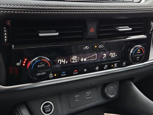 Certified 2022 Nissan Rogue Platinum w/ Head-Up Display Package image 16