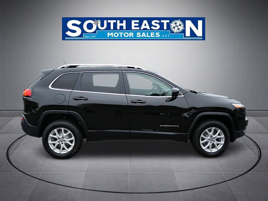 Used 2017 Jeep Cherokee Latitude w/ Cold Weather Group AWD/4WD image 8