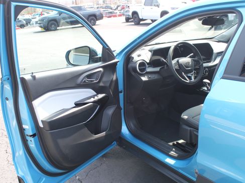 New 2026 Chevrolet Trax LT image 8
