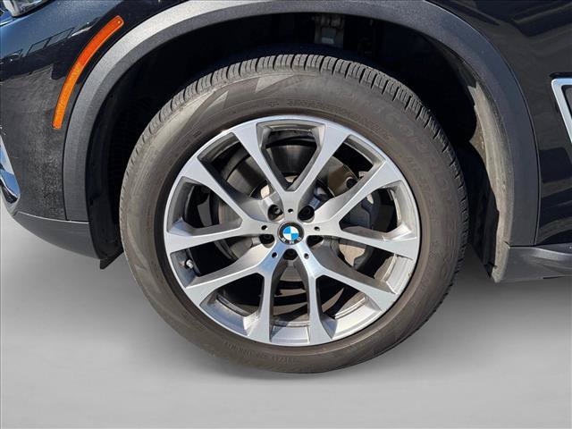 Used 2019 BMW X5 xDrive40i w/ Convenience Package AWD/4WD image 16