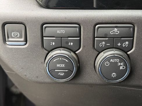 Used 2022 Chevrolet Silverado 1500 LT AWD/4WD image 20