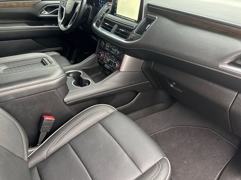 Used 2024 Chevrolet Suburban Premier RWD image 19