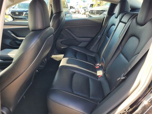 Used 2023 Tesla Model 3 Standard Range image 4