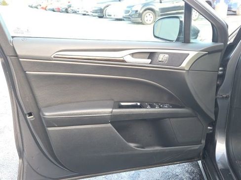 Used 2014 Ford Fusion SE w/ Equipment Group 202A image 21