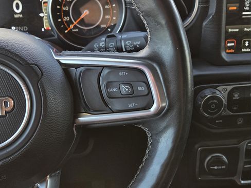 Used 2019 Jeep Wrangler Unlimited Sahara w/ Uconnect 4C Nav & Sound Group AWD/4WD image 16