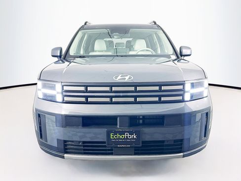 Used 2025 Hyundai Santa Fe SEL FWD image 2