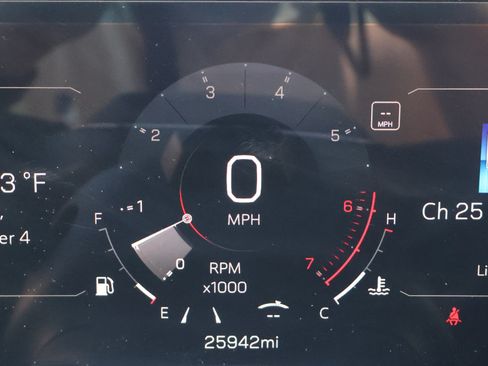 Used 2025 GMC Yukon XL Denali w/ Denali Reserve Package RWD image 12