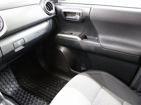 Used 2021 Toyota Tacoma TRD Sport image 18