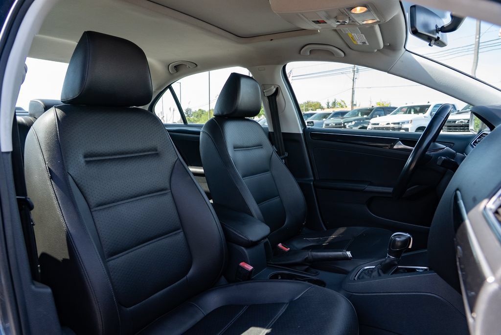 Used 2015 Volkswagen Jetta TDI SEL FWD image 31