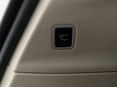 Used 2017 Chrysler Pacifica Touring-L Plus w/ Tire & Wheel Group image 7