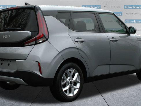 Used 2023 Kia Soul LX w/ LX Technology Package image 6