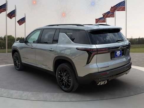 Used 2026 Chevrolet Traverse LT w/ Midnight/Sport Edition FWD image 4