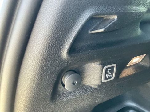 Used 2021 Jeep Grand Cherokee L Laredo image 10